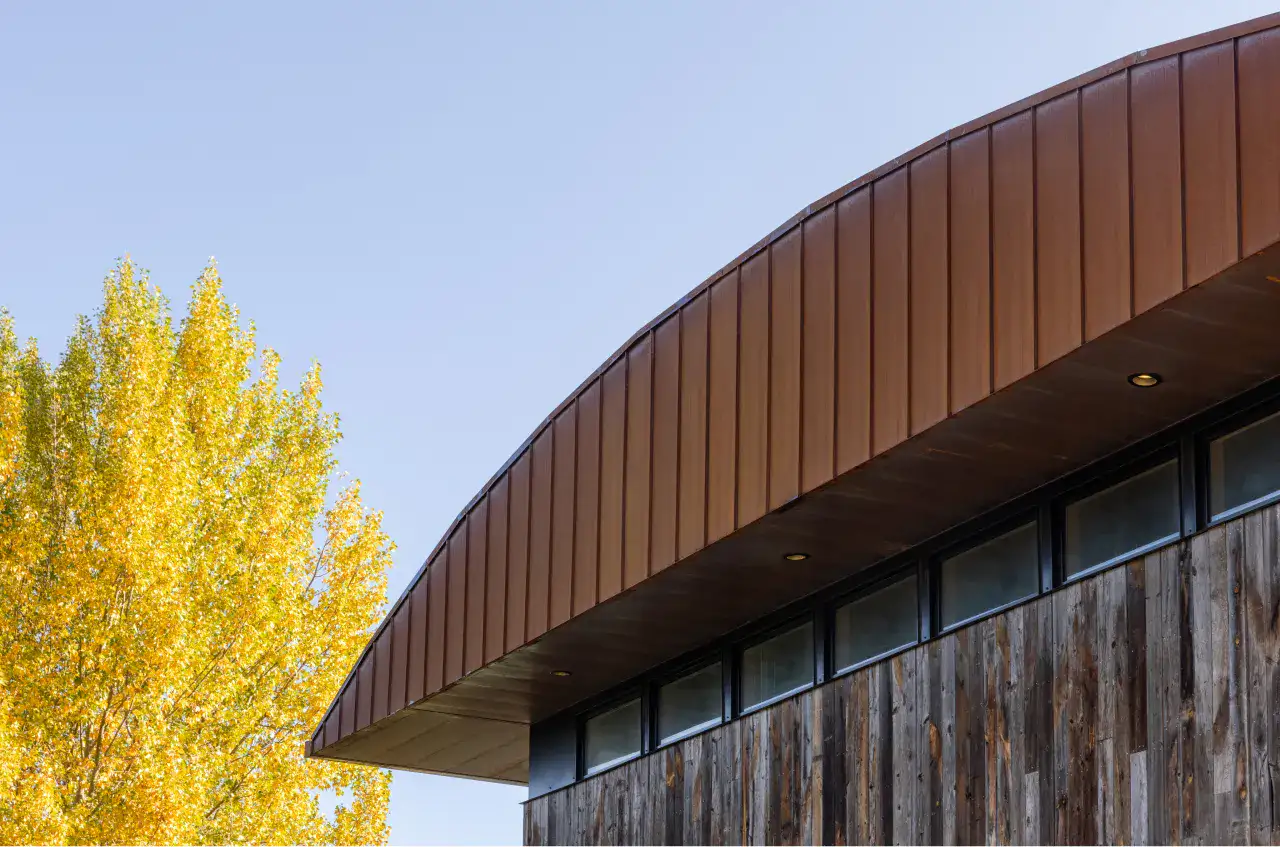 crescent-barn-roofline-windows